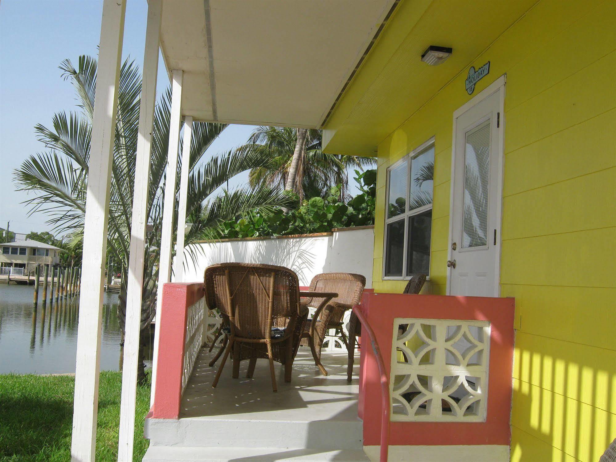 The Holiday Court Villas And Suites Fort Myers Beach Esterno foto