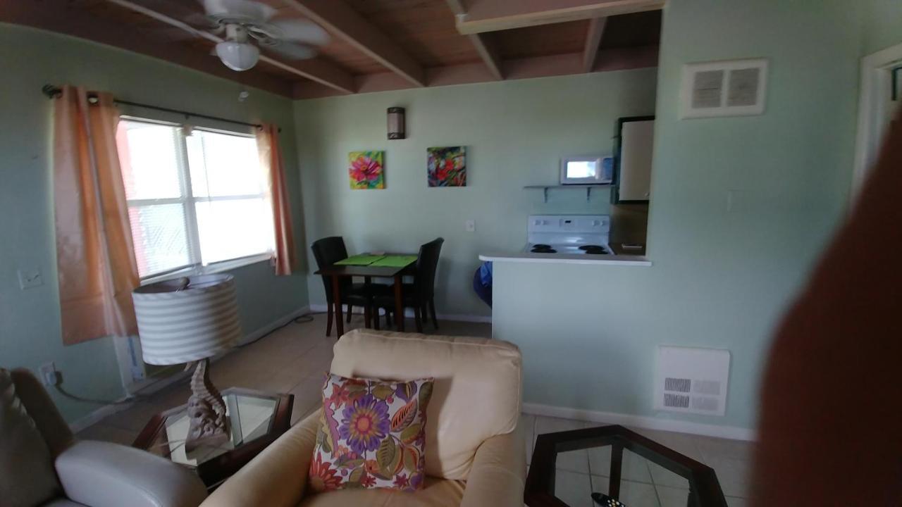 The Holiday Court Villas And Suites Fort Myers Beach Esterno foto
